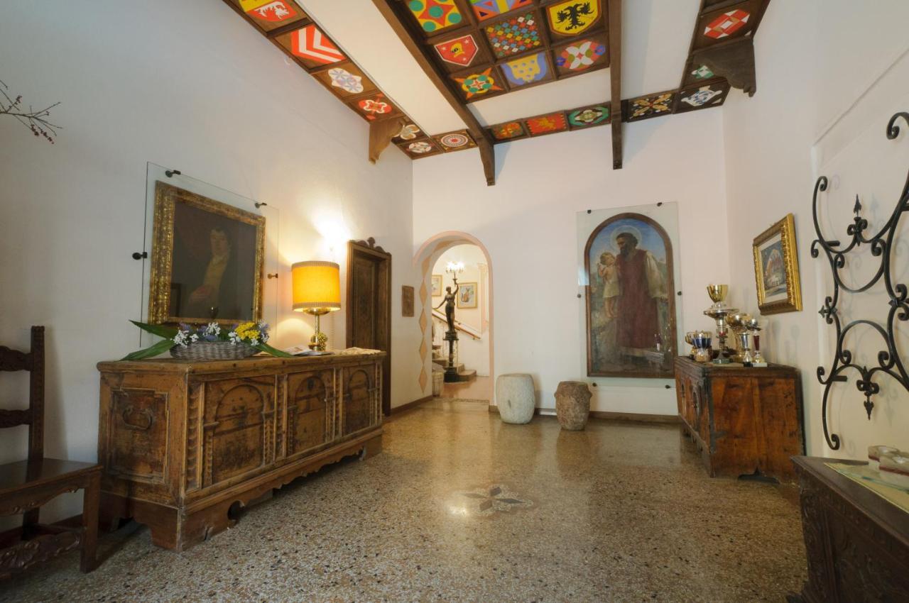 Sembenini Palace リーヴァ・デル・ガルダ エクステリア 写真